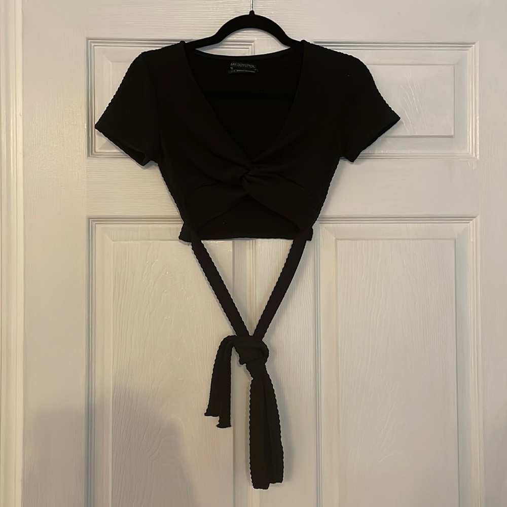 Cropped Black Wrap tee
